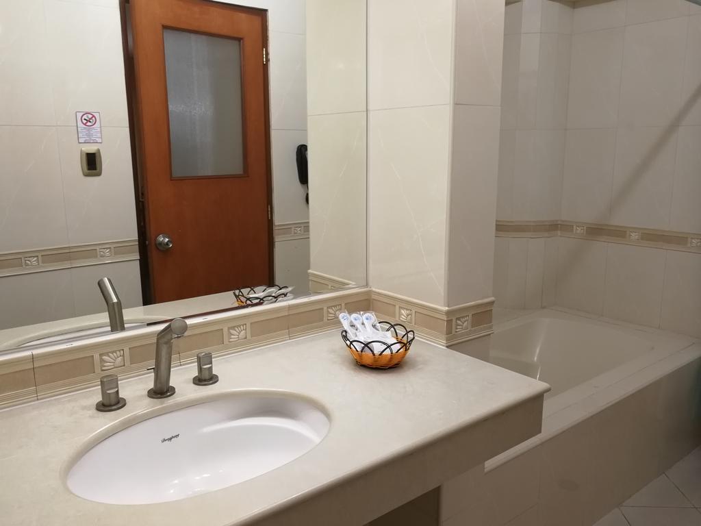 Blue Star Hotel Лима Екстериор снимка